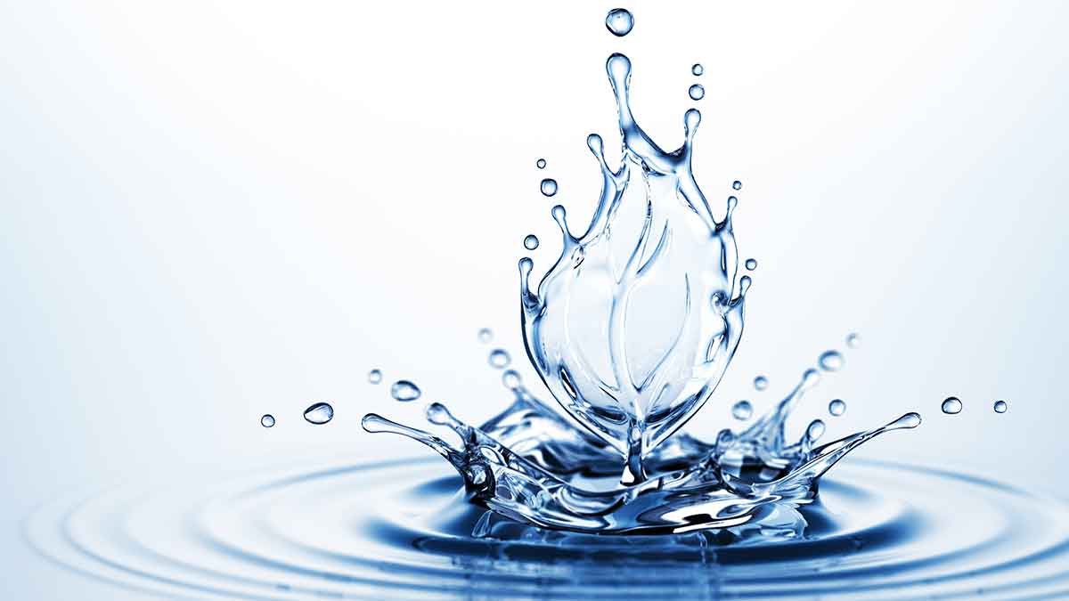 Air, dalam segala sifatnya, telah menjadi simbol yang penting dalam budaya dan agama di seluruh dunia.